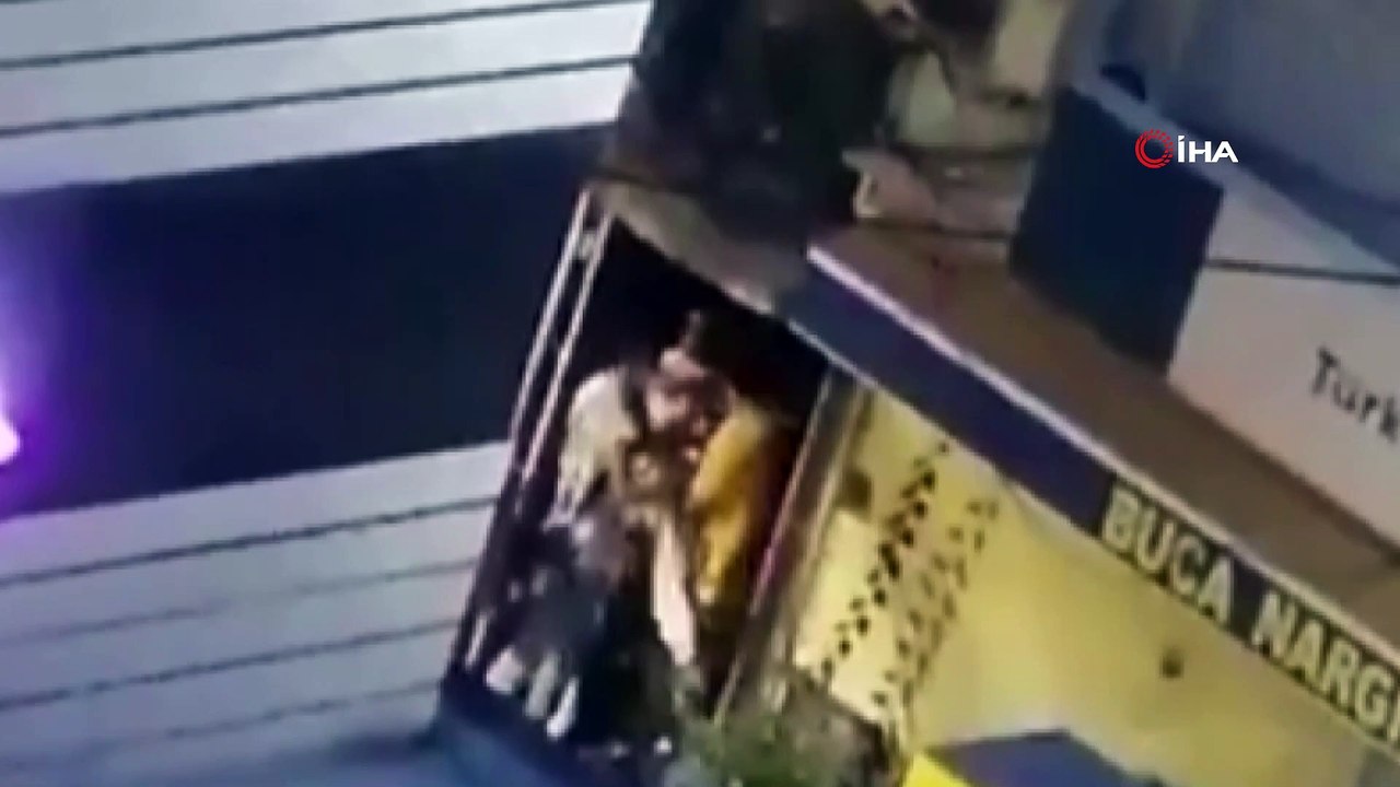 İzmir'de pes dedirten görüntü...Kadını sokak ortasında böyle dövdü