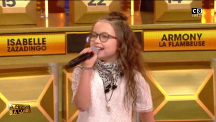 Emma Cerchi chante "Dance Monkey" de "Tones and I" dans "A prendre ou à laisser"