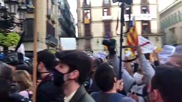 Concentració a la plaça de Sant Jaume per la inhabilitació del president Torra