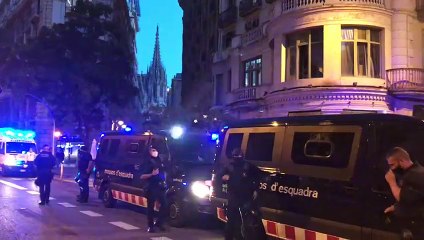 Concentració davant la prefectura de la policia espanyola a la Via Laietana arran de la inhabilitació de Torra