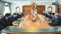 وزير الخارجية يجري محادثات ثنائية مع نظيره التونسي
