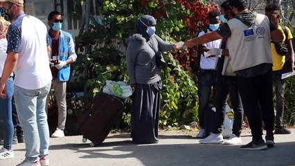 Greece steps up refugee transfers from congested Lesbos