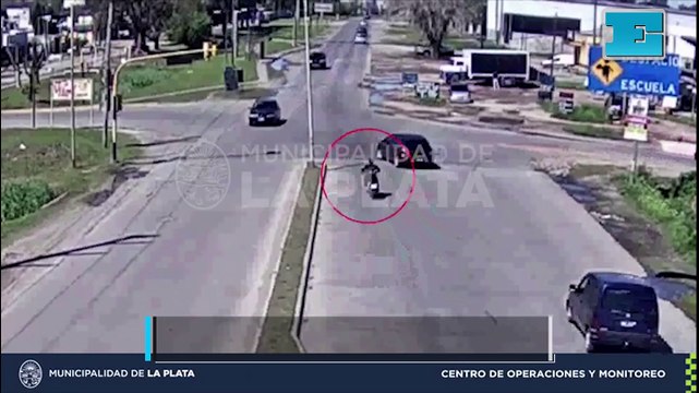 Impactante: motociclista voló por al aire en Ruta 11 y 96