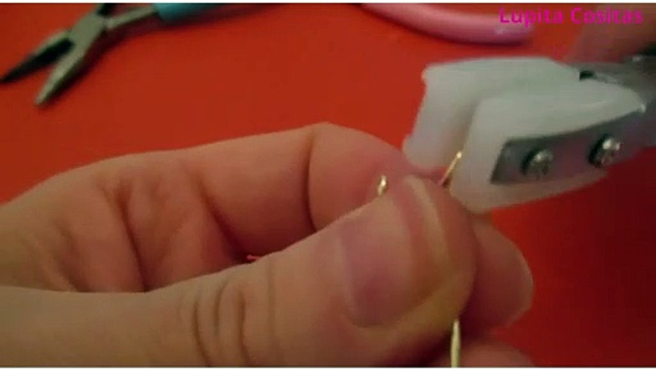 COMO HACER UN ANILLO DE LA LETRA A CON ALAMBRE