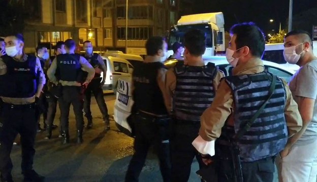 Mahalllede kavga çıktı, sokak savaş alanına döndü