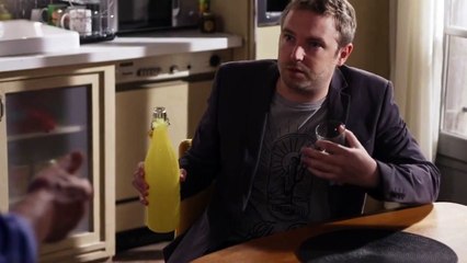 Plus belle la vie : Nathan surprend ses colocs en plein coït