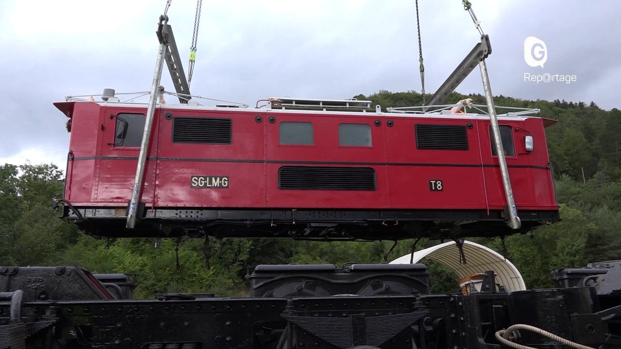 Reportage - La première locomotive du petit train de la Mure entre en gare !