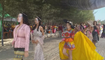 Lenggak Lenggok Gadis Pesisir di Ajang Fashion Show Pantai Semilir