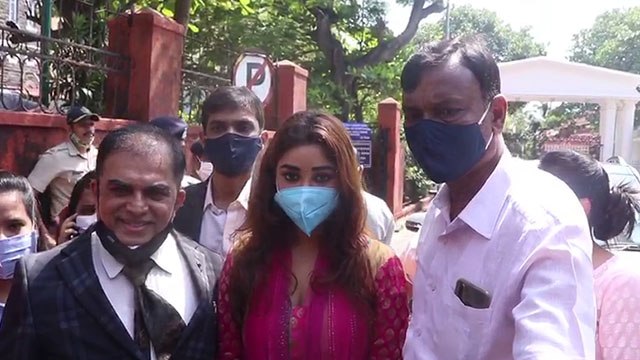 Payal Ghosh reaches at Raj Bhavan to meet Bhagat Singh in Anurag Kashyap Controversy |FilmiBeat