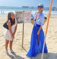 Joy Hallyday s’affiche avec un sac Prada à 600€ lors d’un instant plage avec sa maman