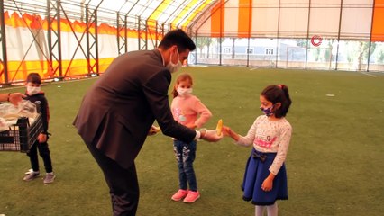 Belediyelerden gelen yardım paketleri Ağrılı öğrencilere dağıtıldı