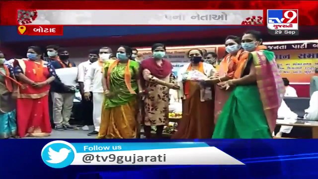 Botad Scoial distancing went for a toss during felicitation program of BJP national vice president