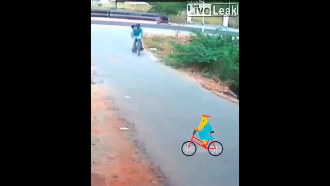 Rouler sur un cobra en vélo... experience risquée