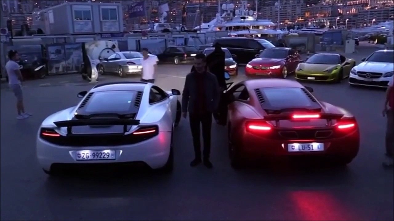 Briquet pour riches : il utilise sa McLaren pour allumer sa clope