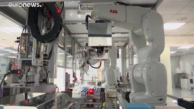 شاهد: روبوت يمكنه إكمال 2000 اختبار كوفيد-19 في اليوم الواحد