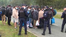 França desmonta acampamento de migrantes em Calais