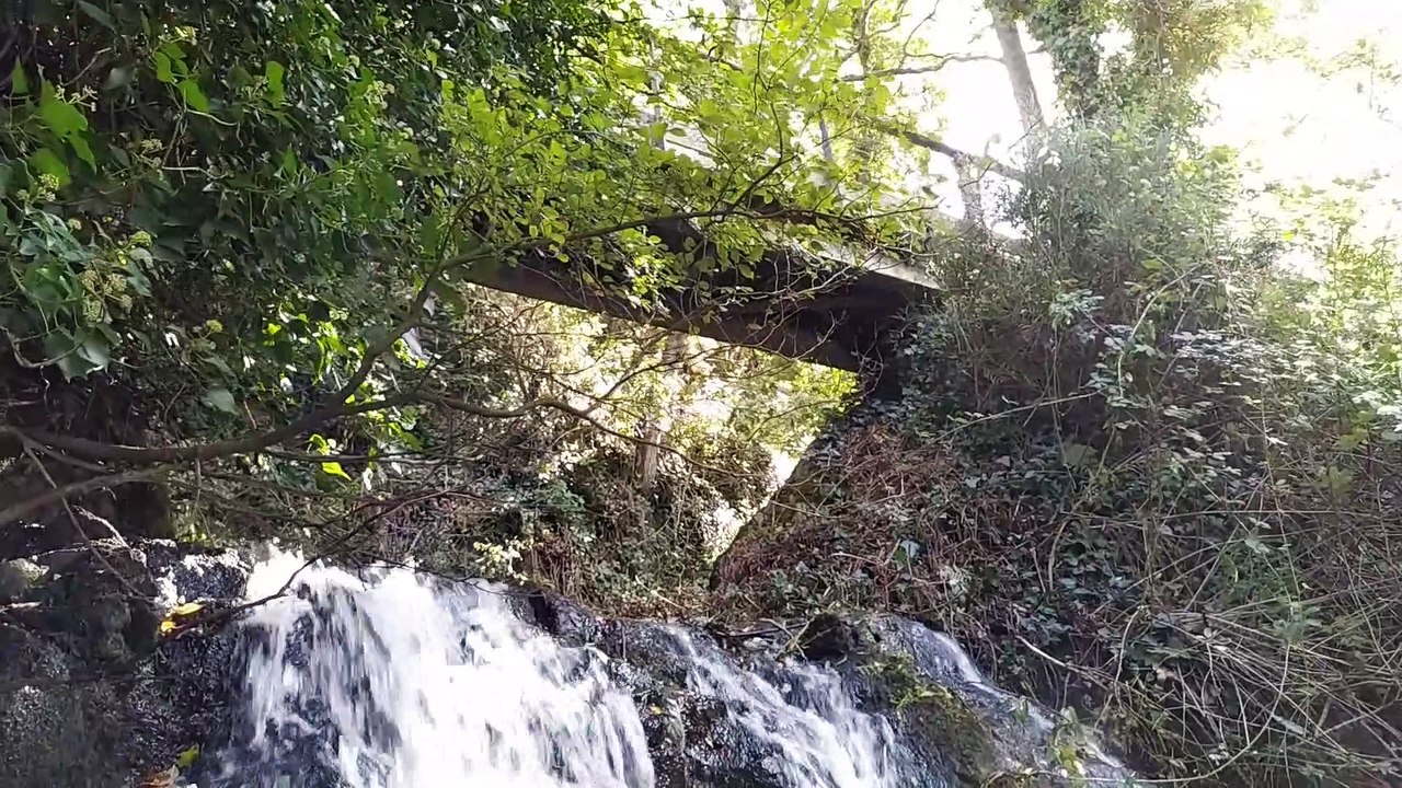 fraicheur  au  bord de la cascade  HD