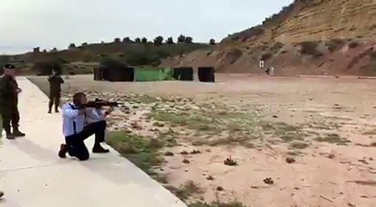 El vídeo de Ortega Smith disparando provoca el relevo del coronel que lo permitió