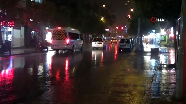 Vatandaşlar aniden bastıran sağanak yağışa hazırlıksız yakalandı