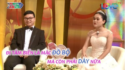 Bó tay với ông chồng GIA TRƯỞNG bắt vợ mặc ĐỒ BỘ đi tắm biển | VCS