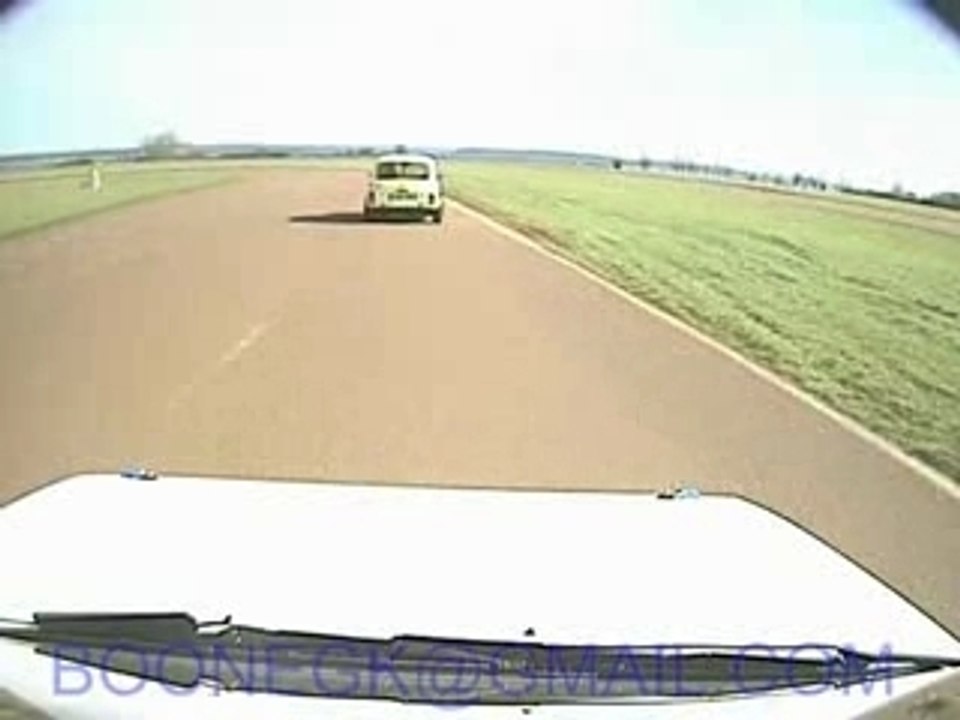 Petite mini cooper à pouilly