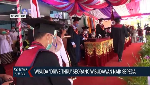 Wisuda Drive Thru, Seorang Wisudawan Memilih Naik Sepeda