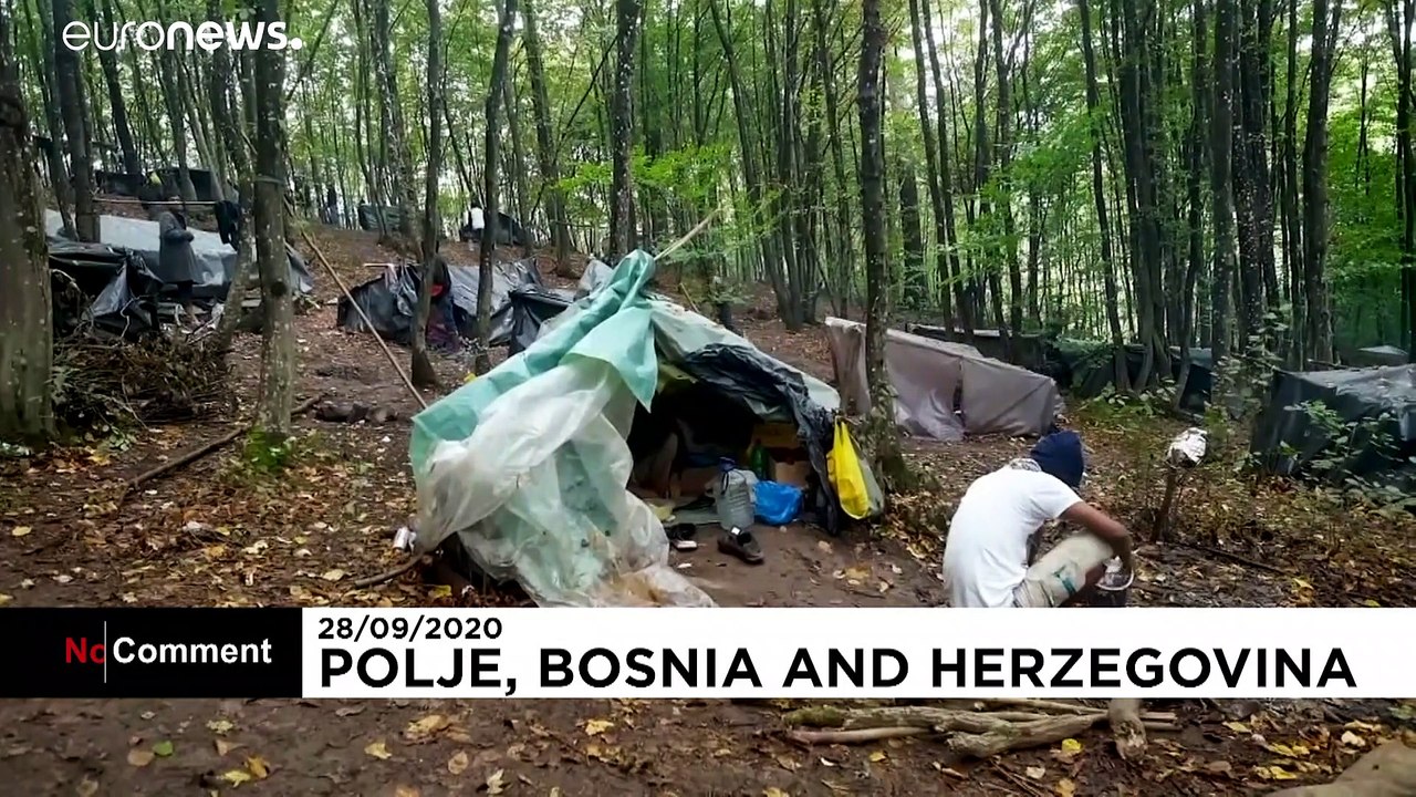 Makeshift migrant camps grow outside Bosnian towns