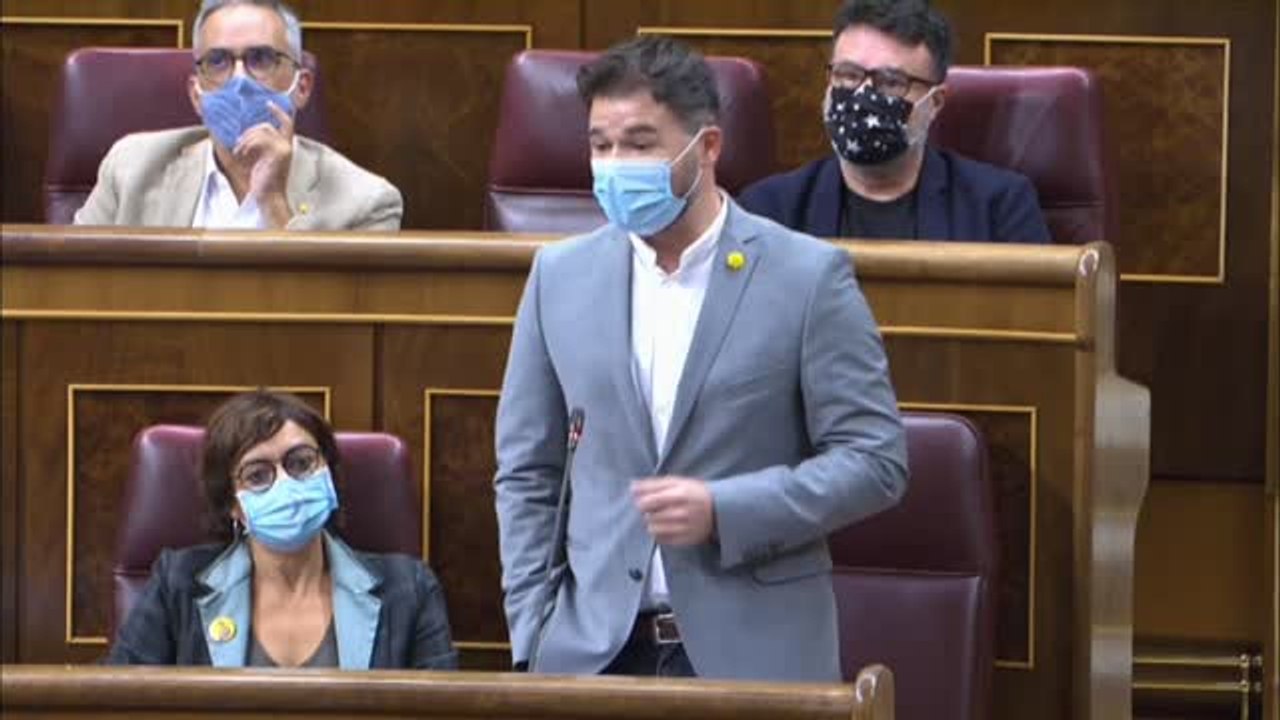Rufián: "Vox tiene aquí, desgraciadamente, 52 diputados, pero en realidad son 53, porque tiene uno en la Zarzuela"