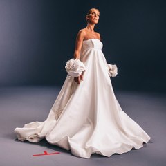 Céline Dion pose dans une magnifique robe blanche