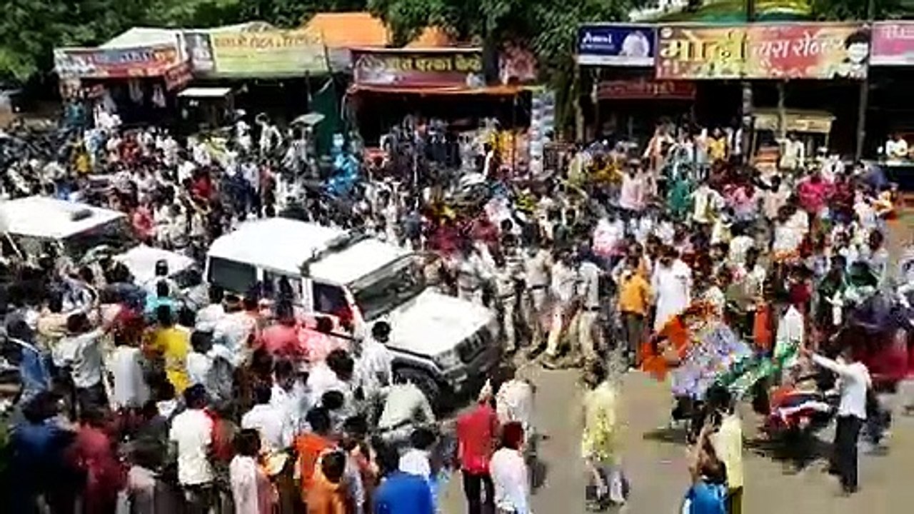 उपचुनाव को लेकर कमलनाथ की हुई आमसभा, दिखाए काले झंडे