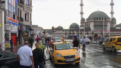 سعر صرف العملة التركية يواصل تراجعه الحاد أمام الدولار