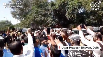 यूपी भवन पर हाथरस गैंगरेप के ख़िलाफ विरोध-प्रदर्शन कर रहे कांग्रेस कार्यकर्ता हिरासत में लिए गए