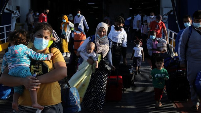 Greece moves hundreds of refugees from Lesbos to mainland