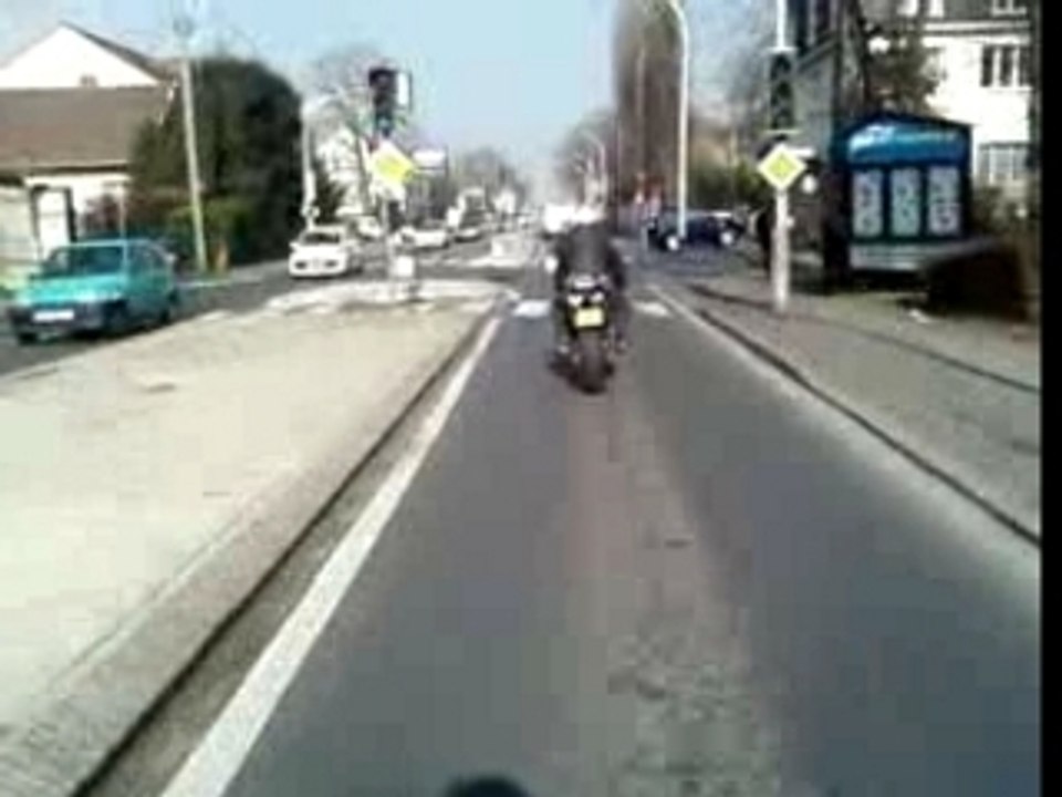un collegue de taf en moto