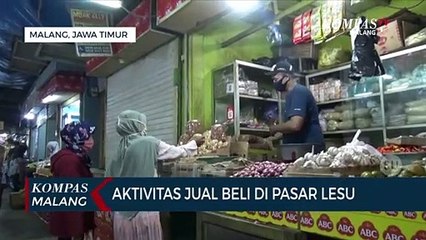 Aktivitas Jual Beli di Pasar Lesu
