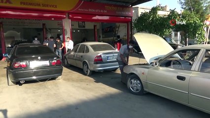 Küçüklüğünden beri hem okuyor, hem de çalışıyor