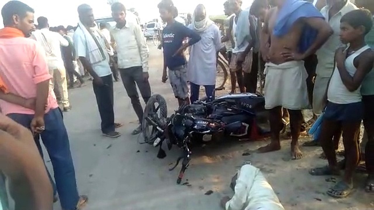 आमने सामने बाइकों की टक्कर में दो युवक गम्भीर रुप से घायल