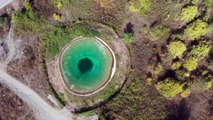 (DRONE) Amanos Dağlarının 'nazar boncuğu' görünümlü yangın göleti ziyaretçilerini büyülüyor - HATAY