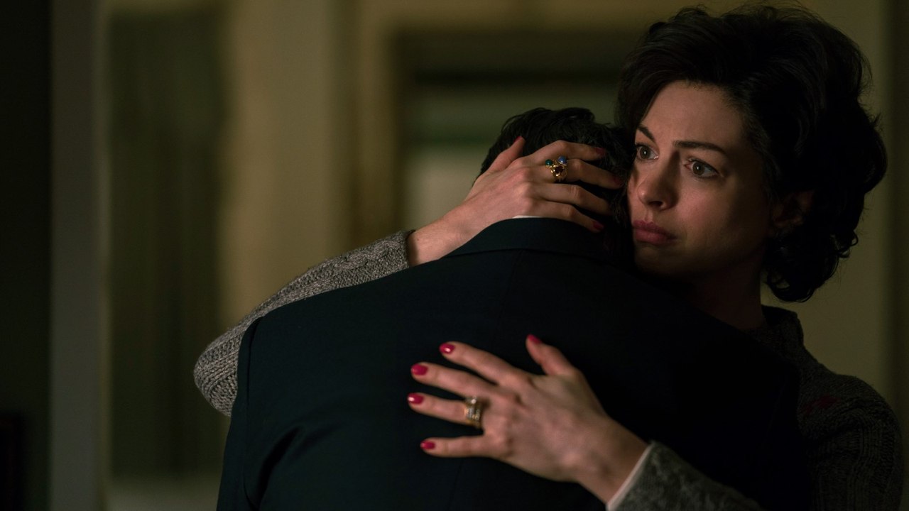 VERGIFTETE WAHRHEIT Film mit Mark Ruffalo, Anne Hathaway, Tim Robbins