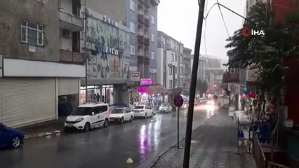 Kocaeli’de yağış sonrası caddeler böyle dereye döndü
