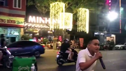 Hát theo yêu cầu của em gái xinh đẹp trong quán - Lãng Quên Chiều Thu - Grab cover