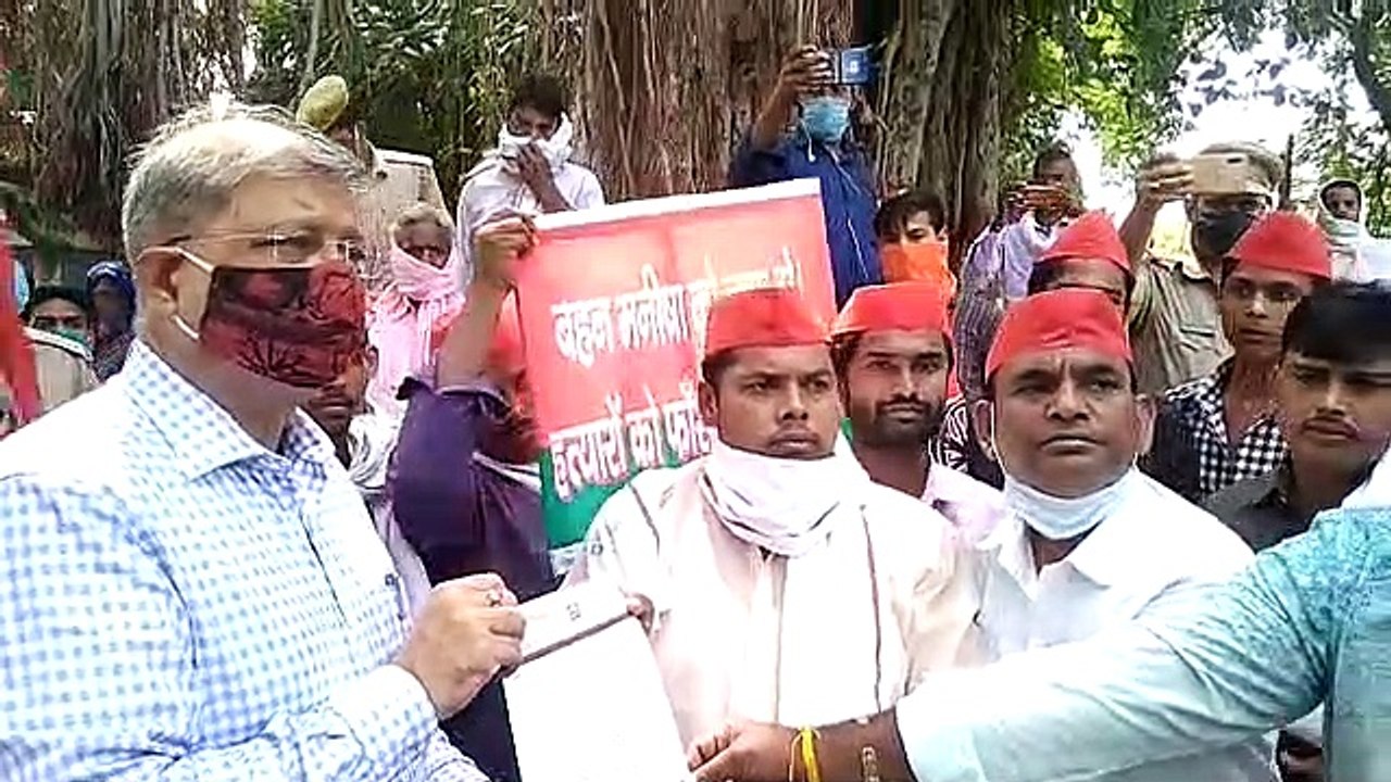 यूपी में हो रहे अपराध को लेकर सपा ने सिटी मजिस्ट्रेट को सौंपा ज्ञापन पत्र