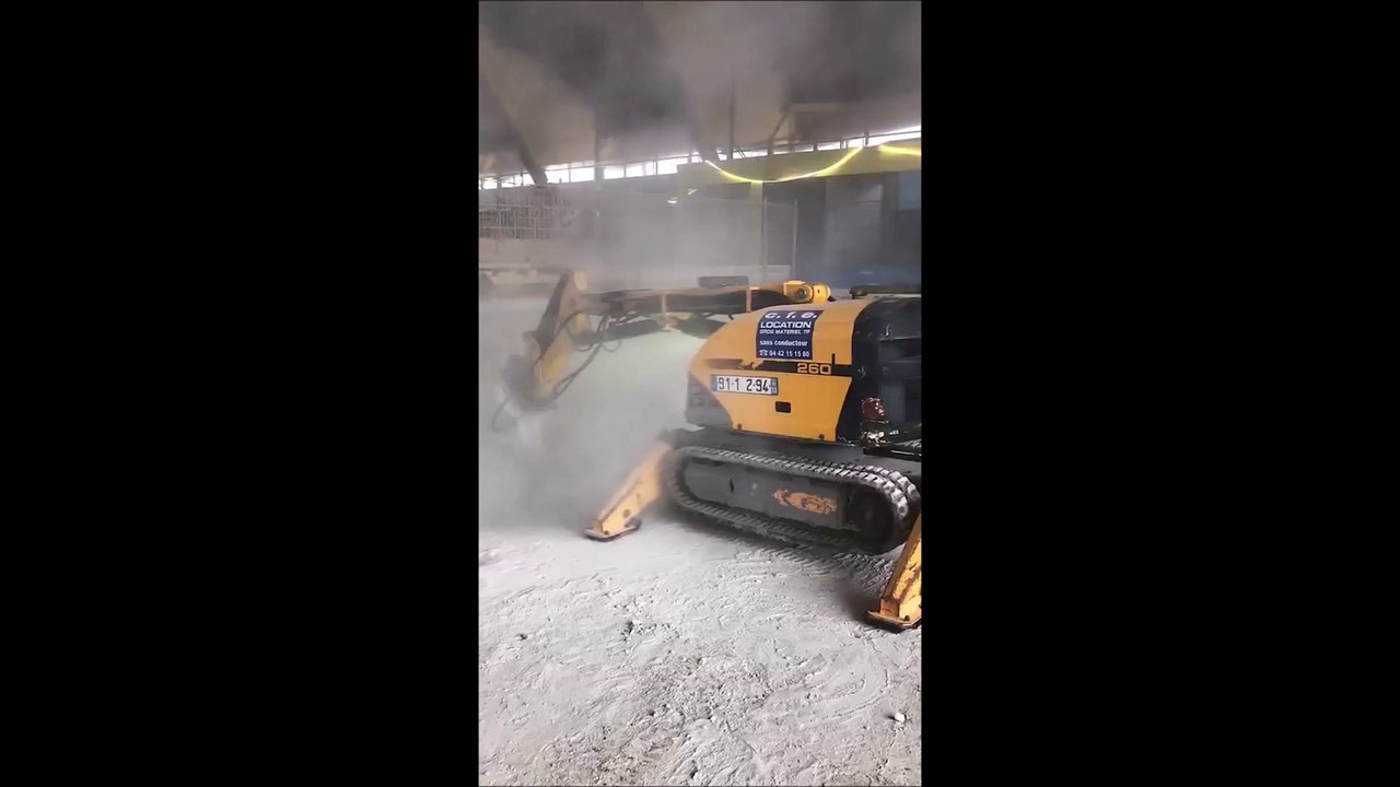 Démo robot électrique BROKK 260 équipé d'une fraise à disque