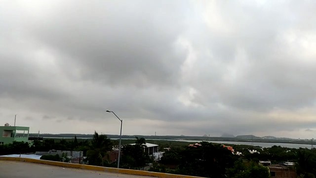 Se va la niebla, pero llegan las nubes a Mazatlán