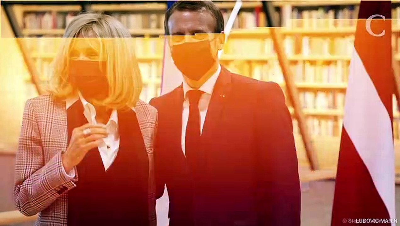 Brigitte Macron en noir et blanc : elle change un petit détail à ses looks habituels