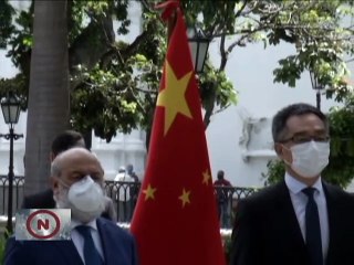 Ofrenda floral con motivo del 71 aniversario de la fundación de la República Popular China