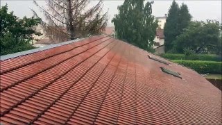 Relax dormir Bruit averse de pluie orageuse sur un toit