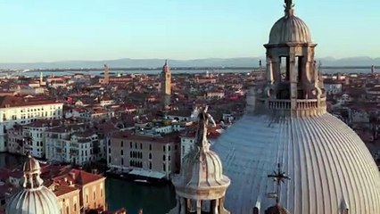 RENE CAOVILLA تصدر مجموعتها لجديدة لربيع وصيف 2021