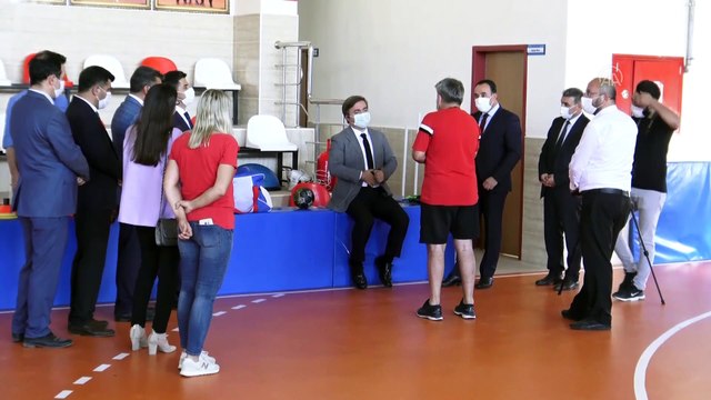 Vali Aydoğdu'dan Aksaray Belediyespor Kadın Hentbol Takımı'na ziyaret