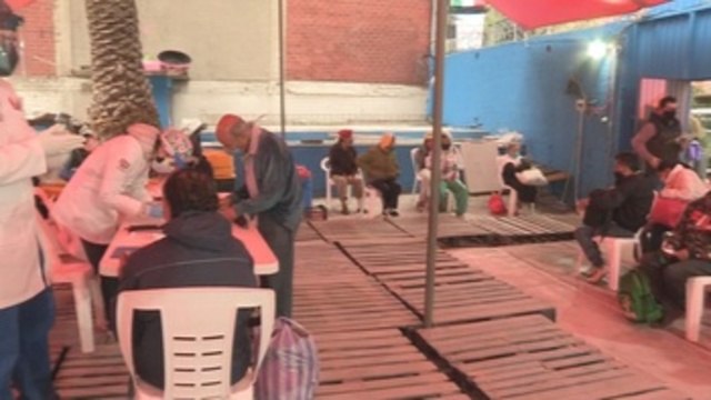 Medicina gratuita contra la pobreza que azota la capital de México